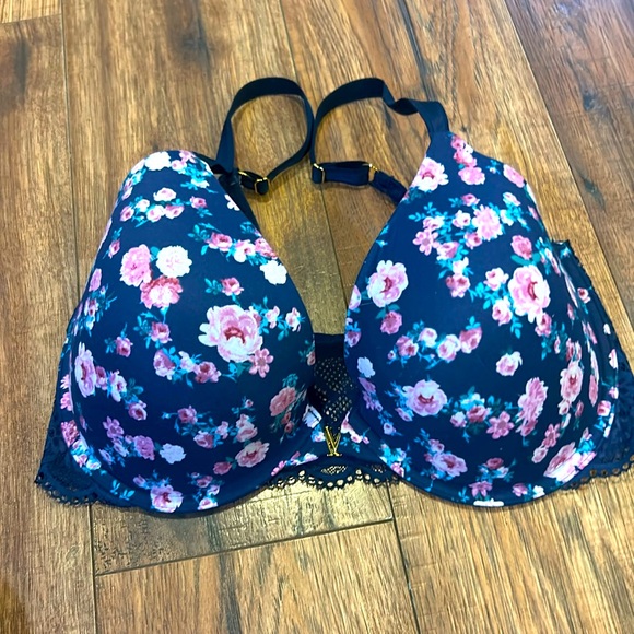 Victoria’s Secret front close bra - Picture 1 of 3